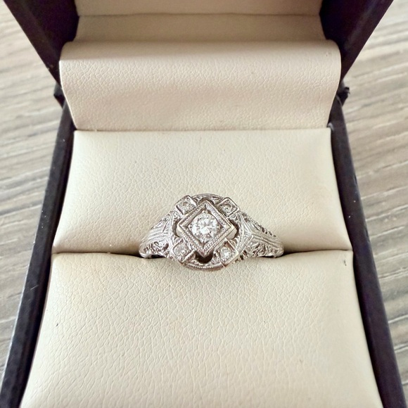 14W White Gold Natural Diamond Ring